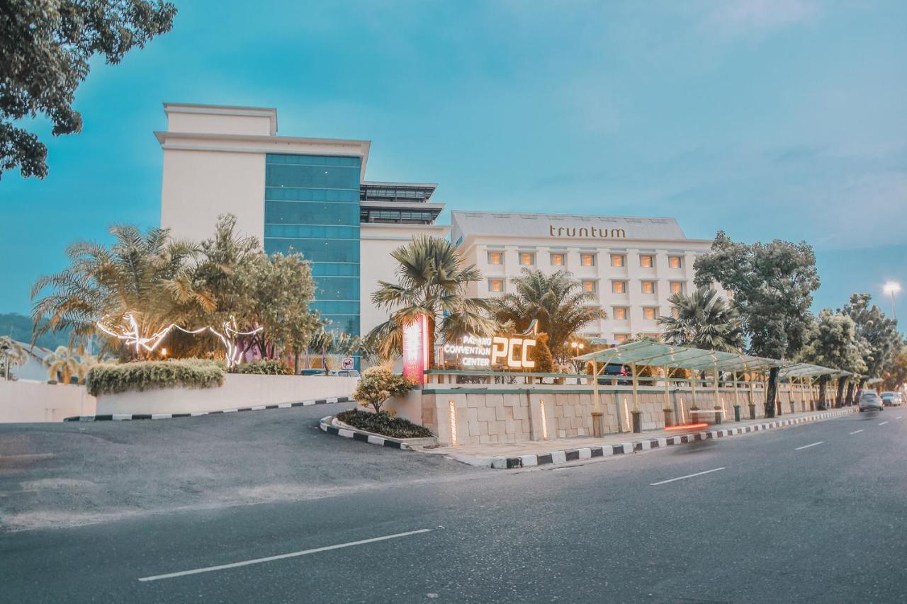 Truntum Padang Hotel Kültér fotó
